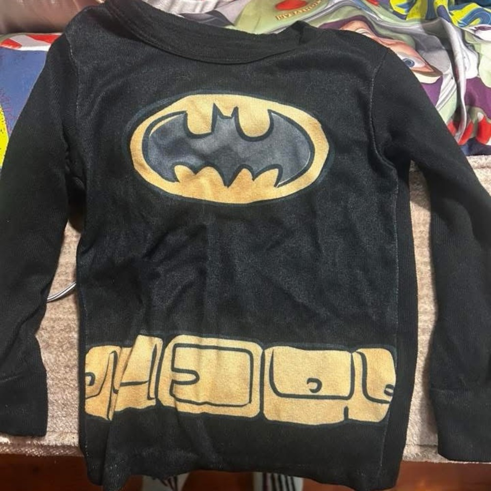 ♥️ 3 for $15! Boys 4t Batman superhero pajama shirt kids 4t Batman pjs